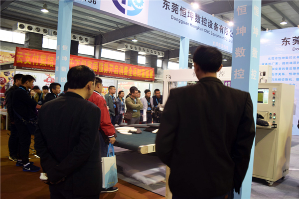 数控海绵切割机